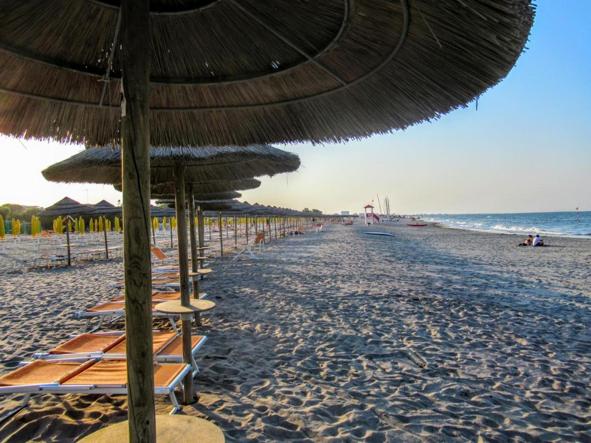 Dena Chalets - Lido Di Spina At The Beach Exterior foto
